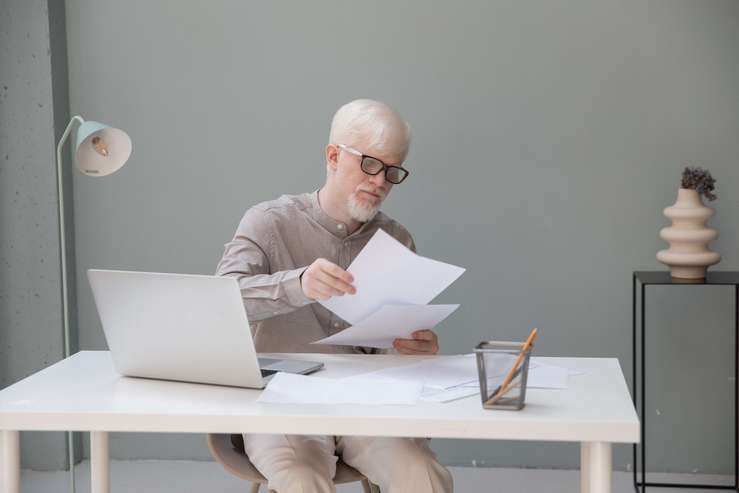 Les héritiers peuvent-ils connaître le bénéficiaire d’une assurance vie ? Guide complet 2025